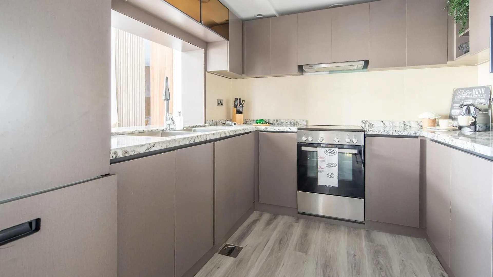Apartment Frank Porter - Burj Views Central Tower Dubai United Arab Emirates